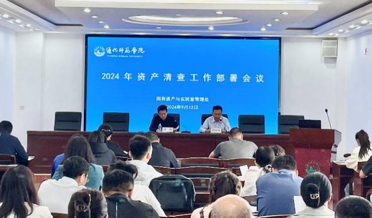 会议室里的人们

中度可信度描述已自动生成